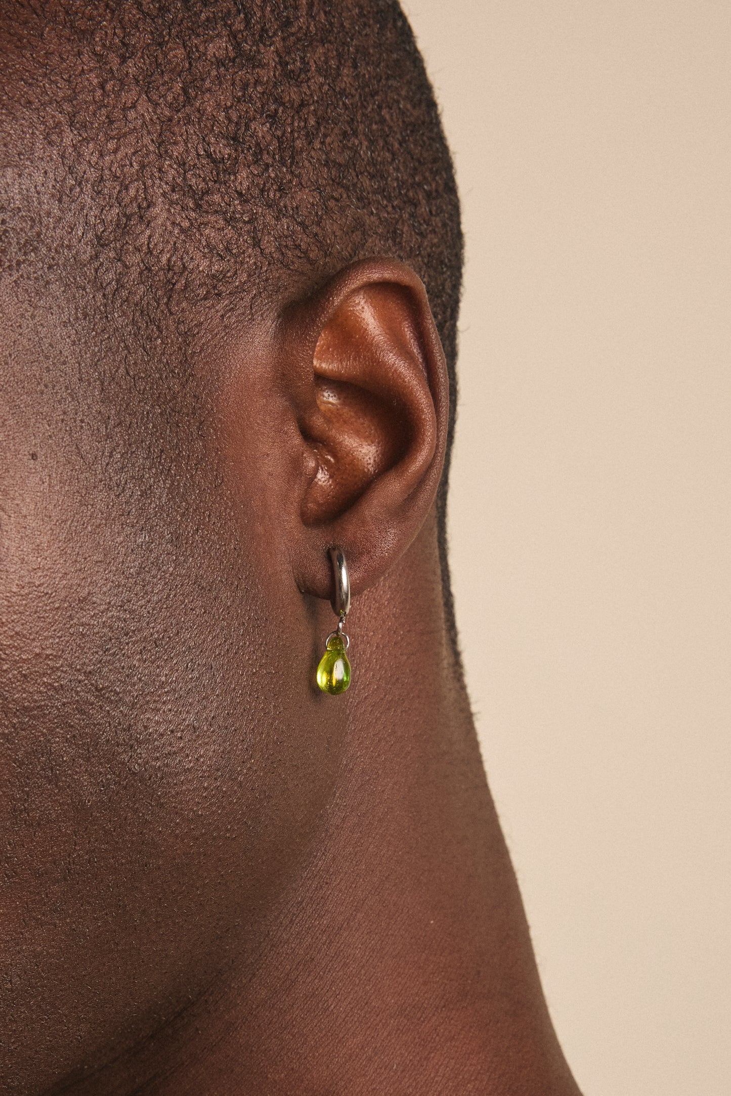 Mono Boucle Goutte verte irisée